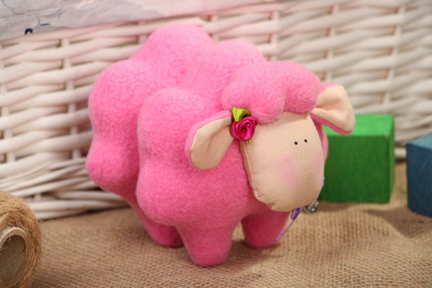 Мягкая игрушка из ткани Розовая овечка фото 5