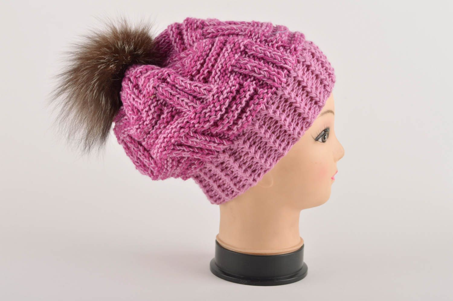 Зимняя шапка головной убор ручной работы шапка с мехом вязаная шапка розовая фото 4