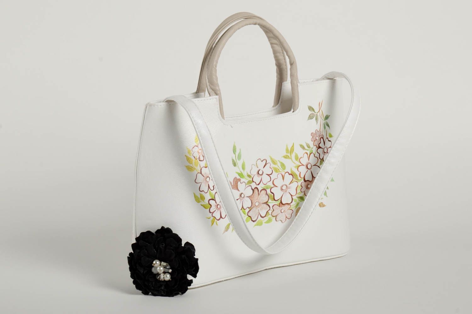 Accessoires für Frauen handmade weiße Tasche aus Leder Blumen Brosche in Schwarz foto 2