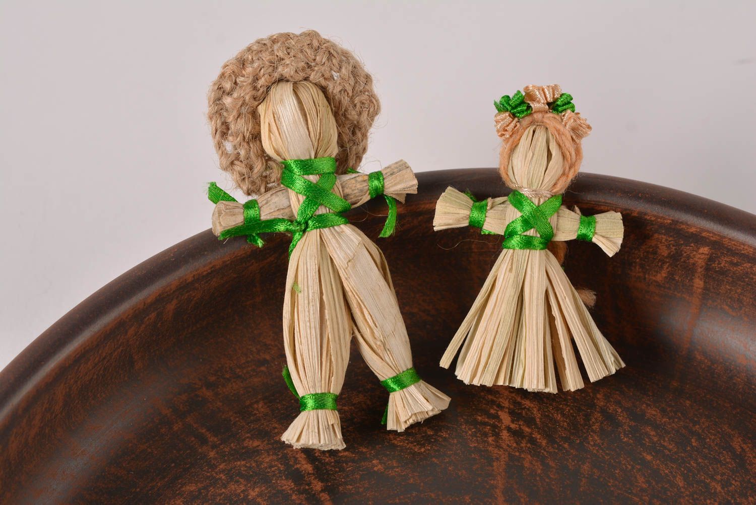 Handmade designer cute dolls unusual Slavonic amulets dolls made of straw photo 1