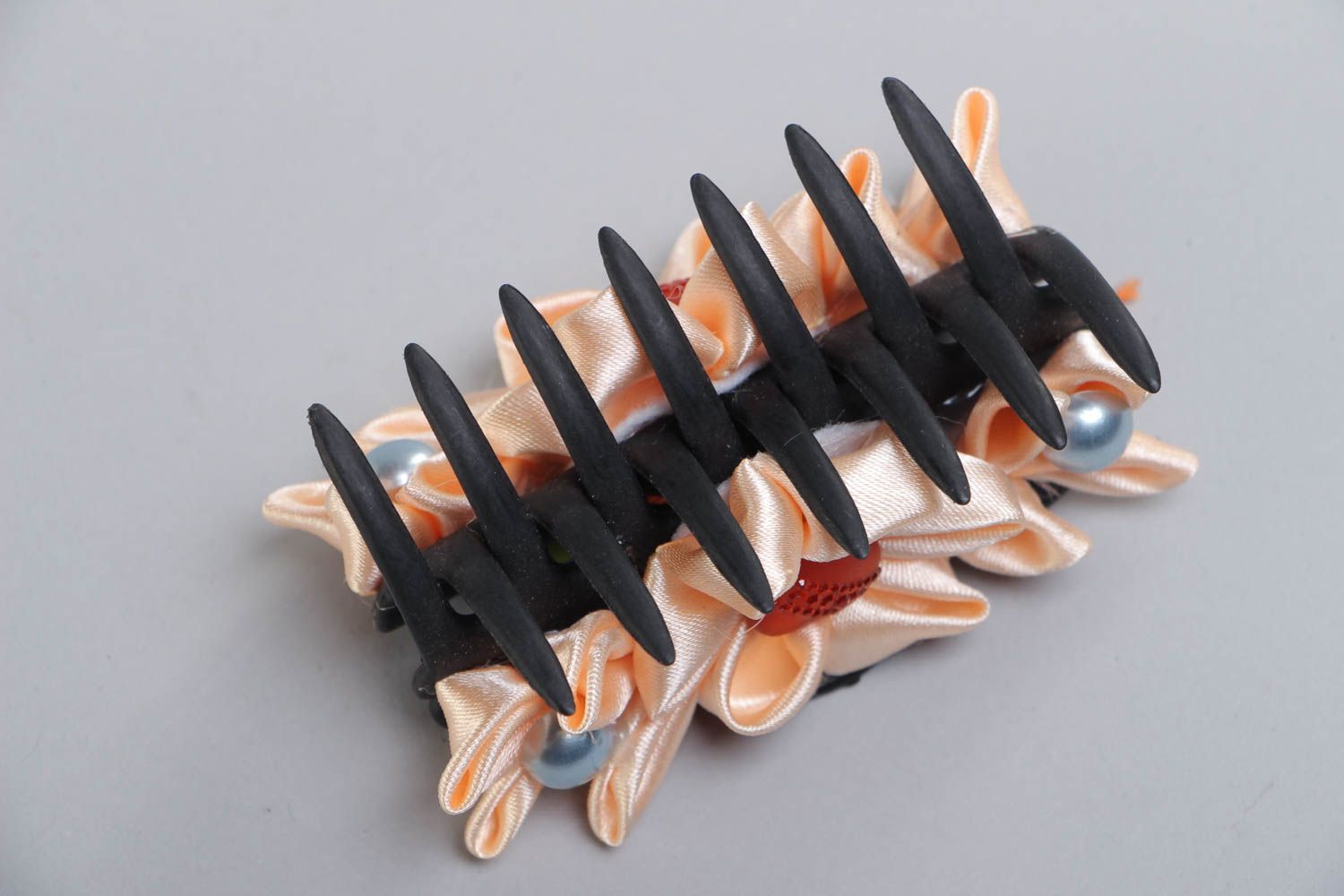 Handmade kanzashi satin flower crab hair clip of pastel color photo 2