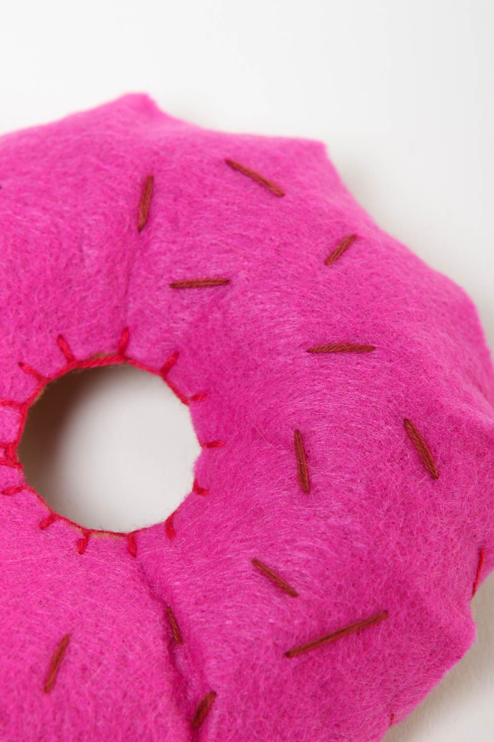 Peluche donut faite main Jouet feutrine rose original Cadeau pour enfant photo 3