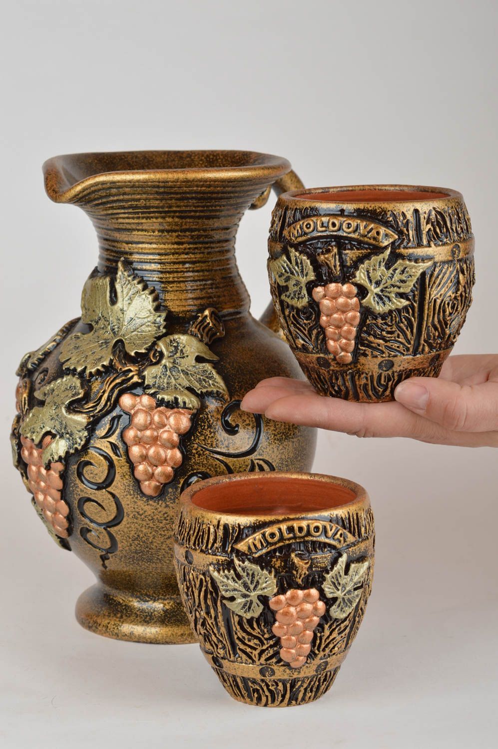 Cruche et gobelets en céramique bruns faits main peints 2 L et 20 cl 3 pièces  photo 3