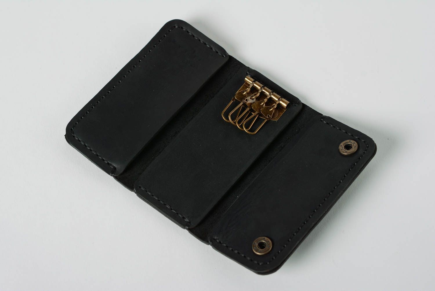 Handmade black genuine leather key case with embossed coat of arms of Ukraine photo 2