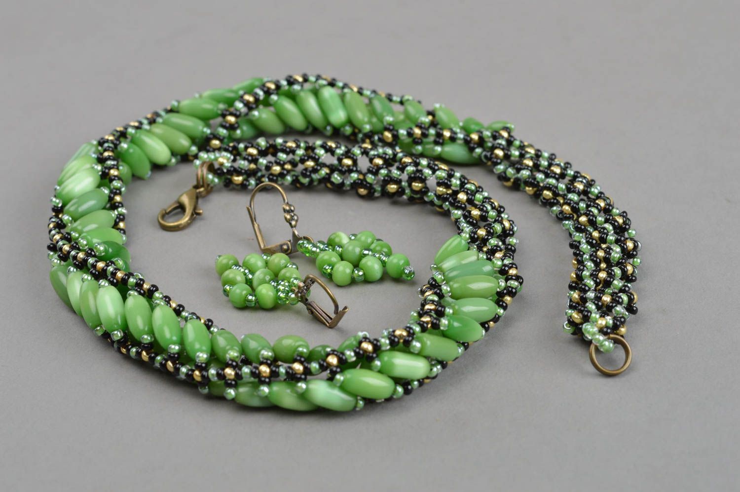 Designer Schmuckset aus echten Steinen Ohrringe und Collier handmade in Grün foto 3