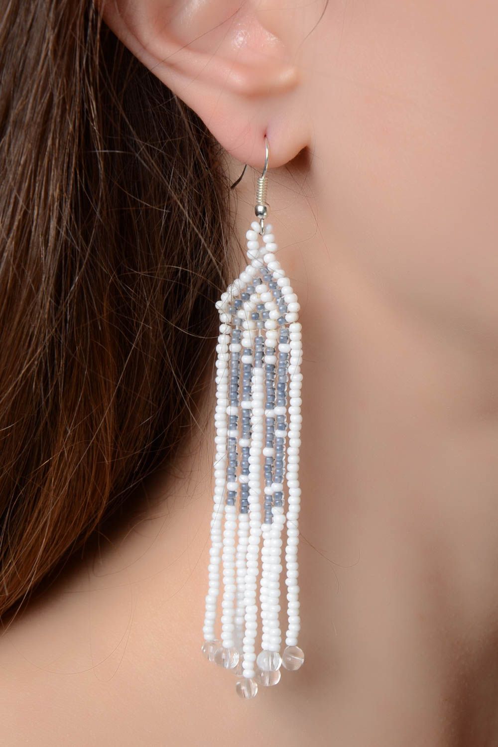 Weiße lange Ohrringe aus Glasperlen mit Franse Schmuck im Ethno Stil foto 1