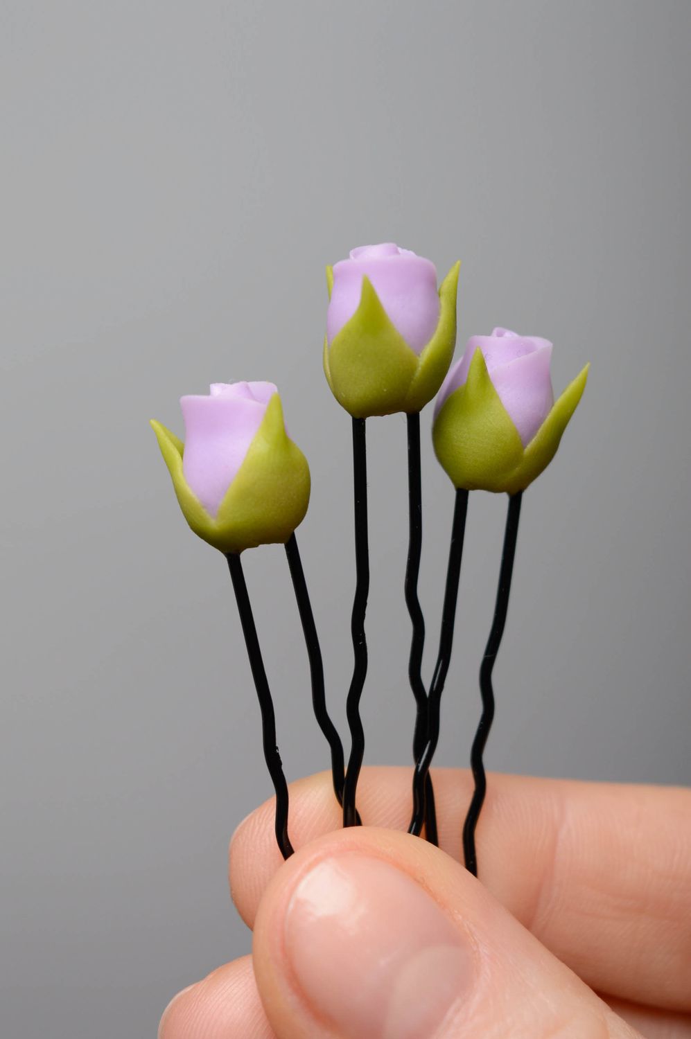 Épingles à cheveux avec fleurs violettes  photo 3