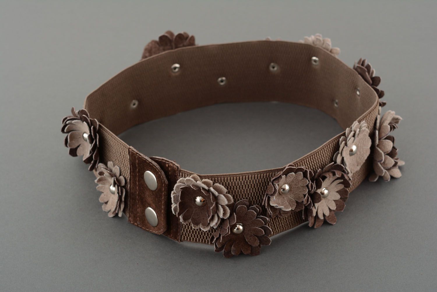 Elastic belt with leather flowers photo 2