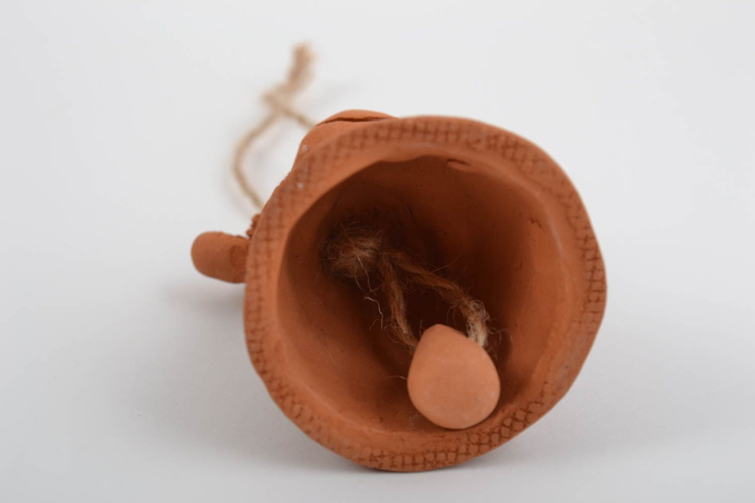 Petite clochette en céramique faite main brune originale en forme de singe photo 4