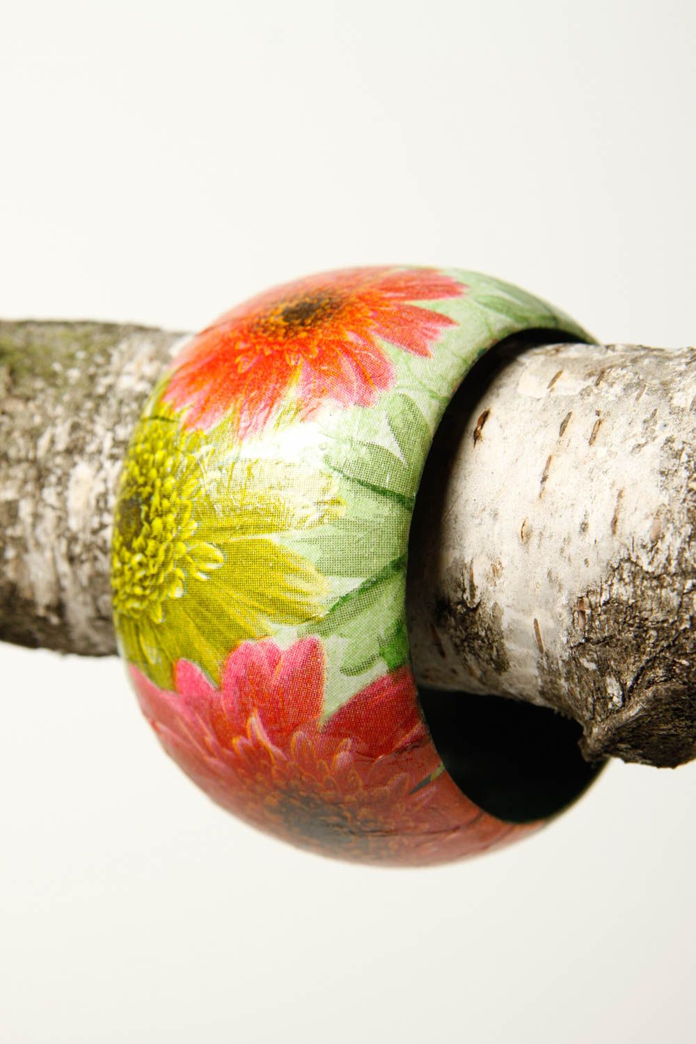 Бижутерия из дерева украшение ручной работы с цветами браслет на руку массивный фото 2