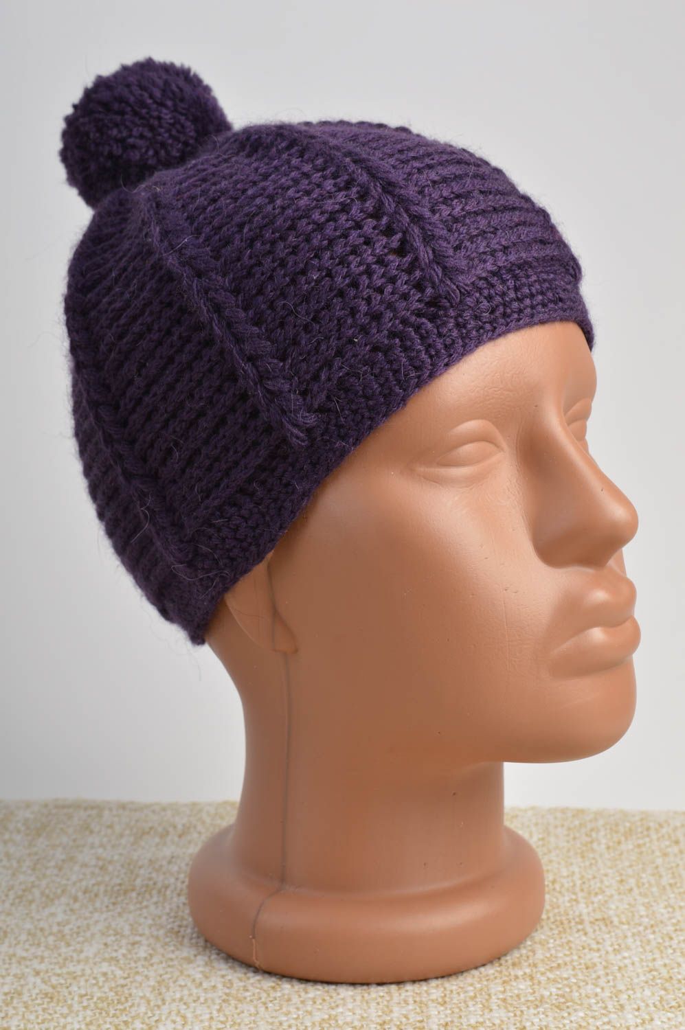Bonnet tricot fait main Chapeau au crochet Vêtement enfant violet avec pompon photo 2