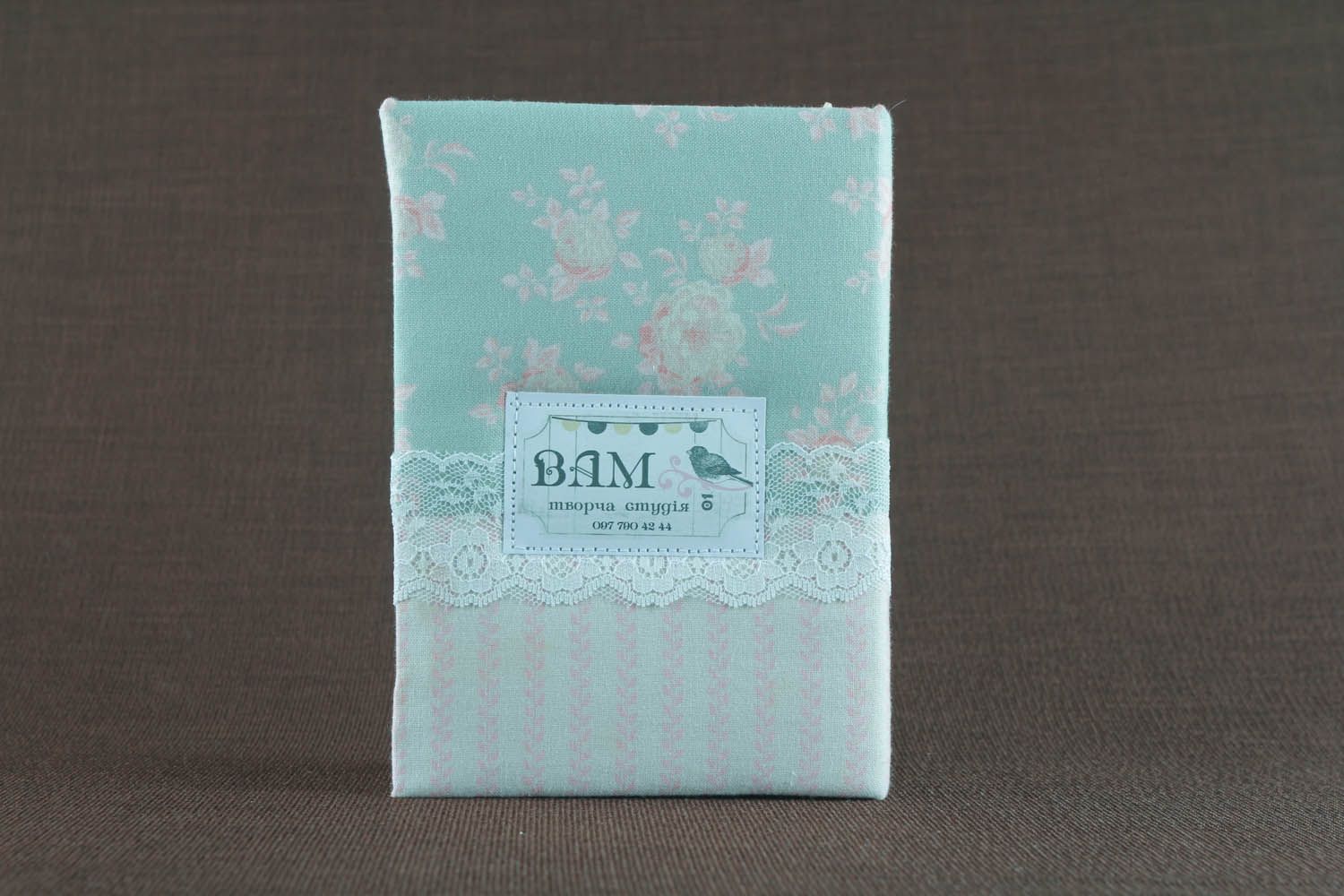 Bloco de notas feito à mão com capa de tecido com cheiro  decorado com elementos decorativos foto 3