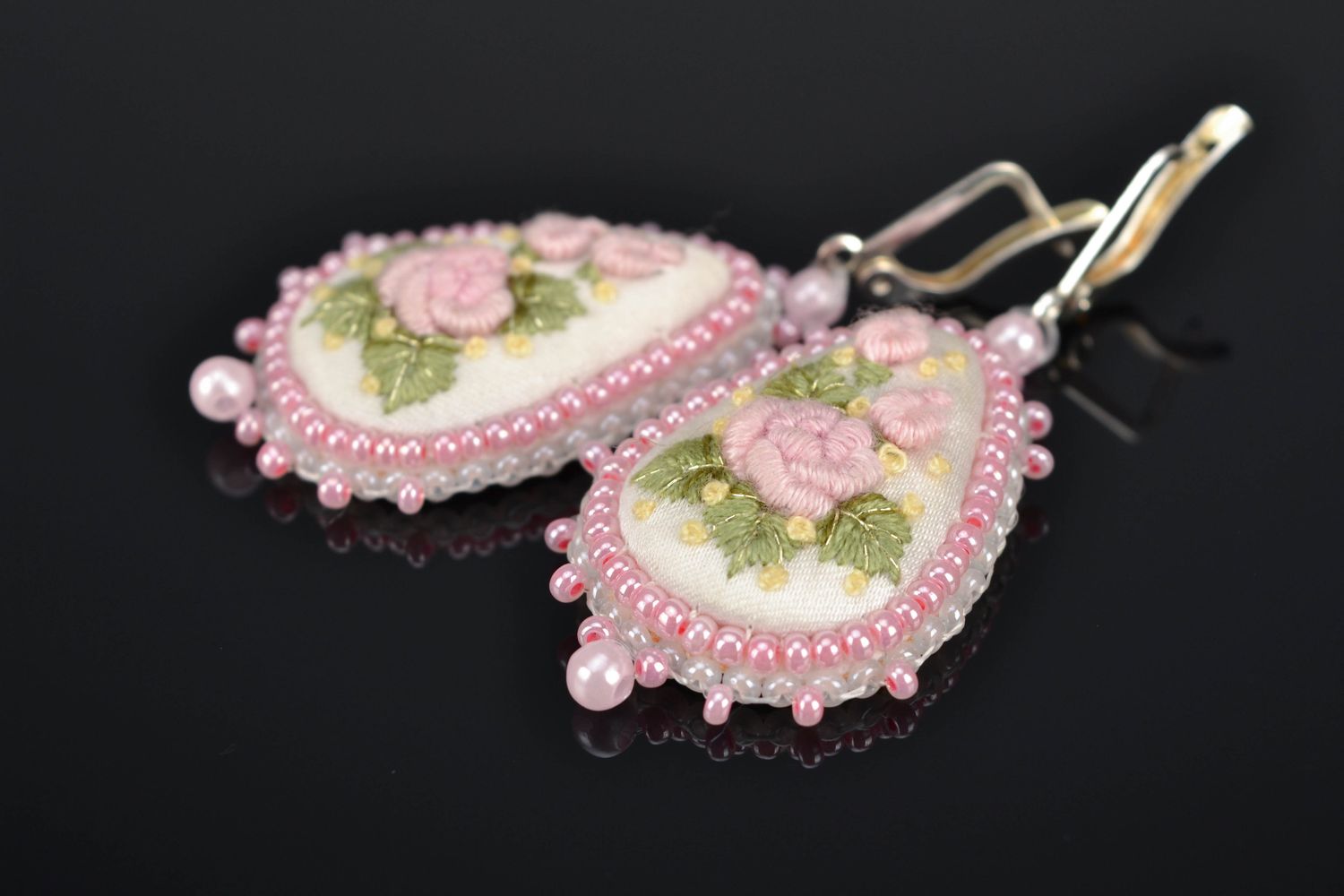 Satin stitch embroidered teardrop earrings photo 1