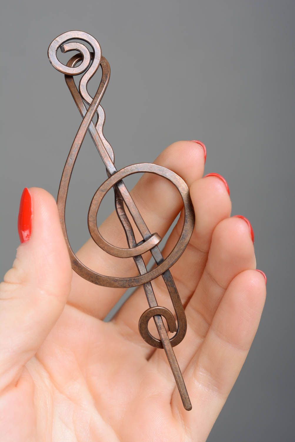 Заколка для волос в технике wire wrap из меди скрипичный ключ ручная работа фото 2