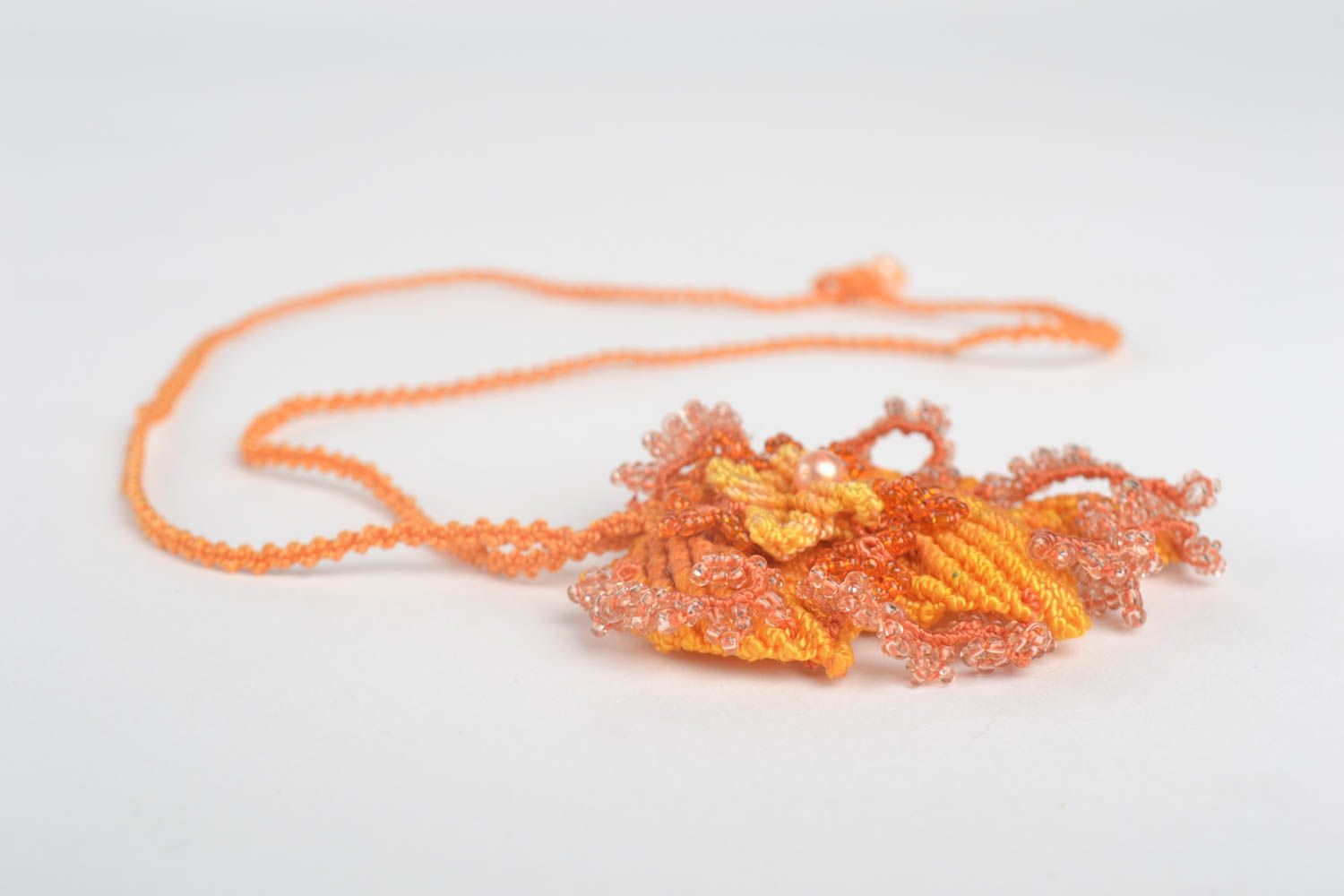 Pendentif macramé Bijou fait main orange tressé original Cadeau pour femme photo 4