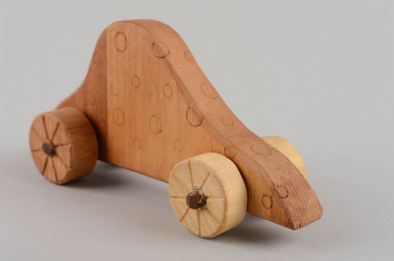 Kleines Auto Zieh Spielzeug aus Holz Öko Handarbeit für Kinder schön nützlich foto 5