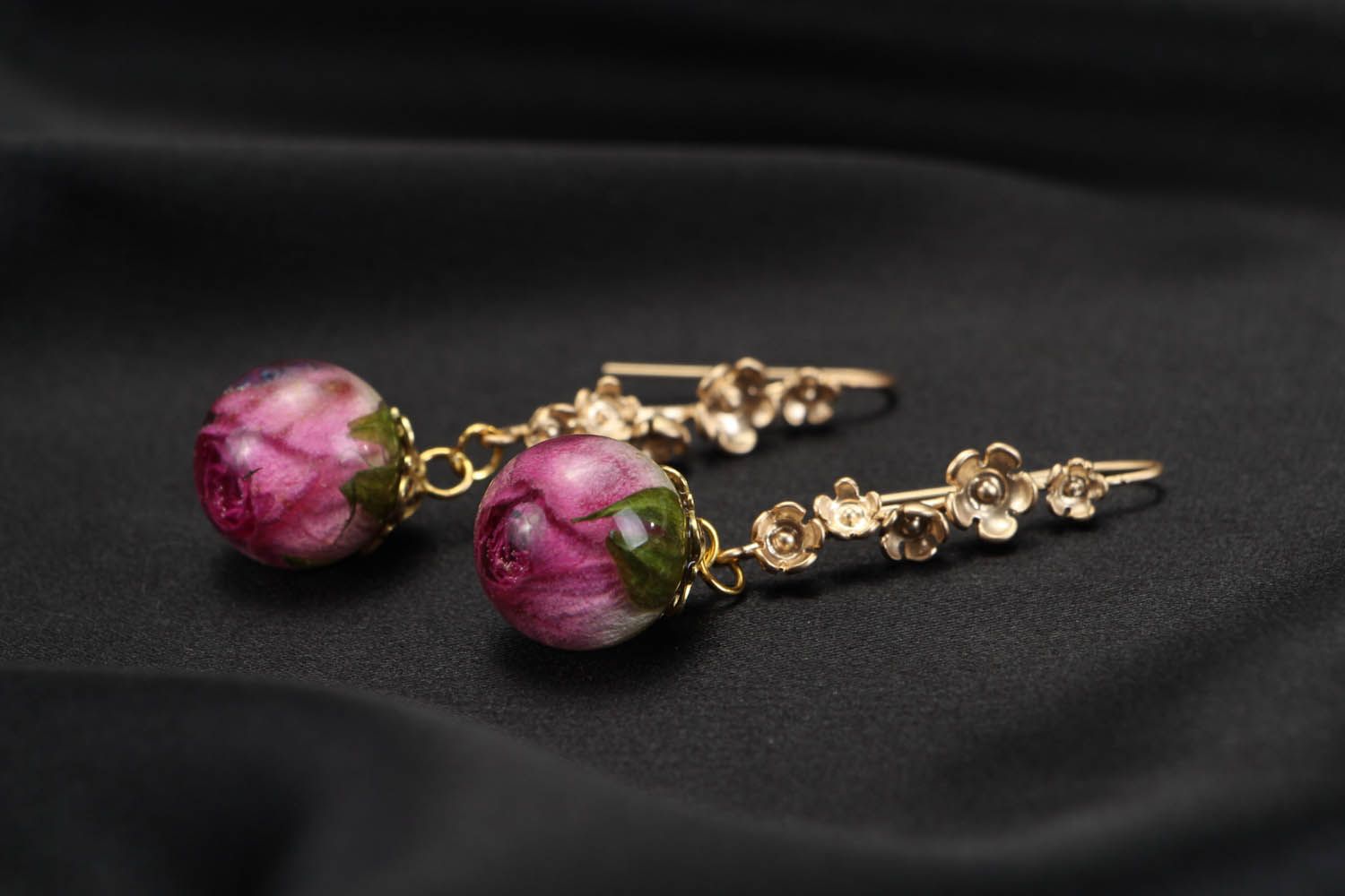 Long pendant earrings with natural rose photo 3