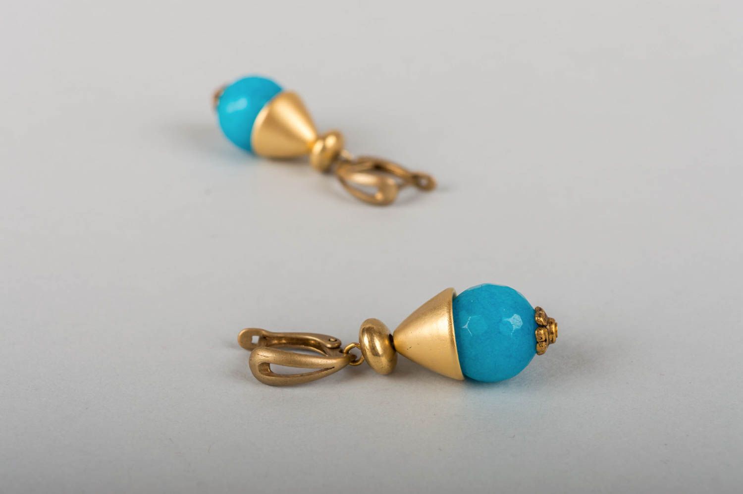 Blaue Ohrringe mit Quarz klein elegant handgemacht mit Anhängern schön für Dame  foto 5