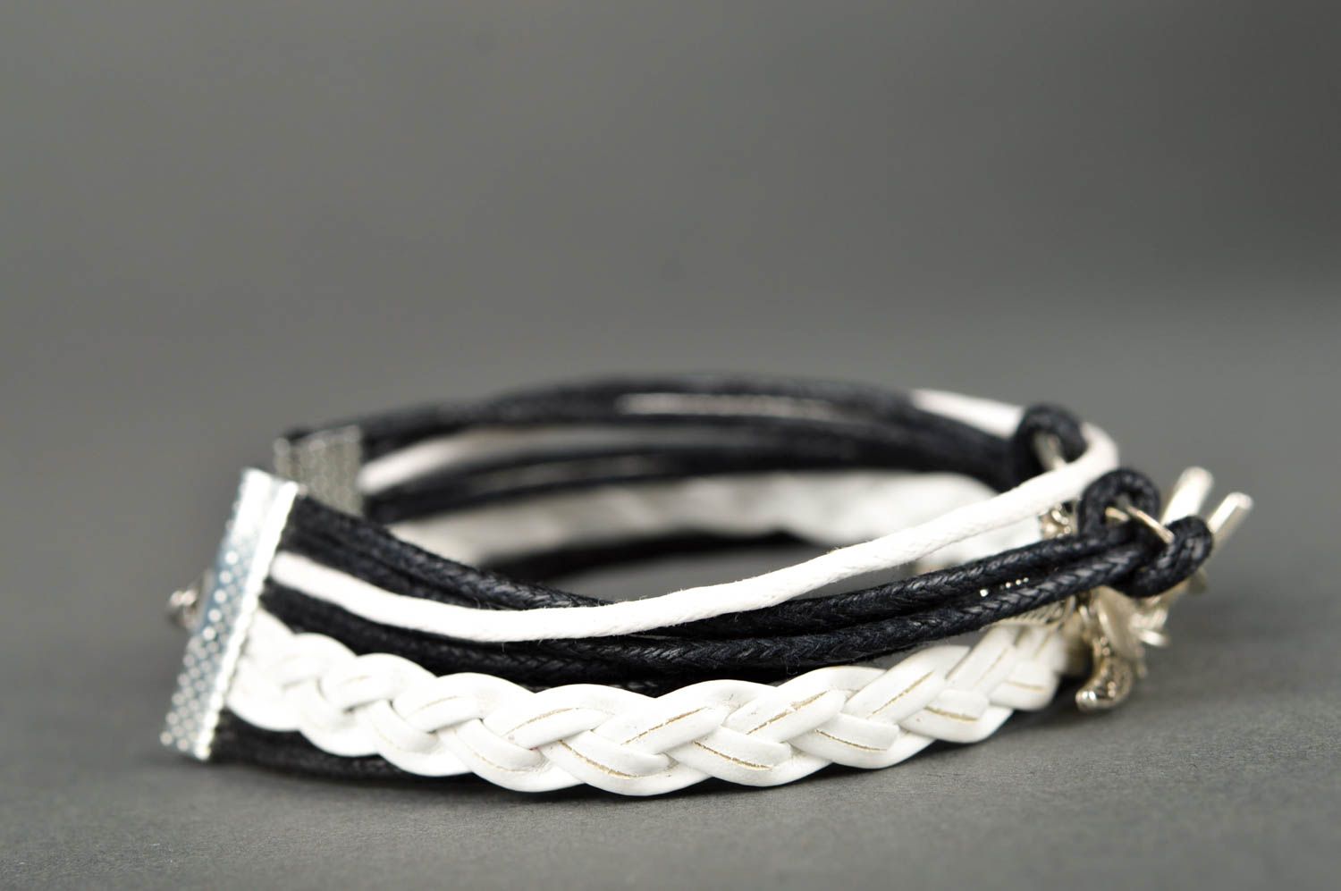 Geflochtenes Armband handmade schwarz weiß Armband Frauen Schmuck für Frauen foto 3