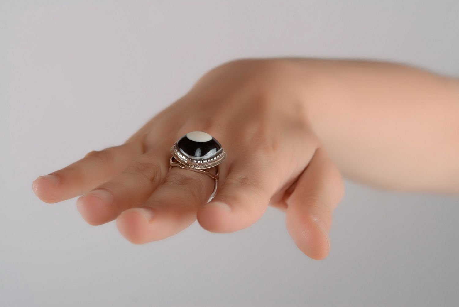 Silberner Ring mit Kuhhorn foto 3