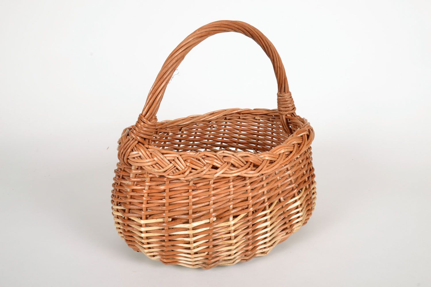Wide basket with a handle photo 3