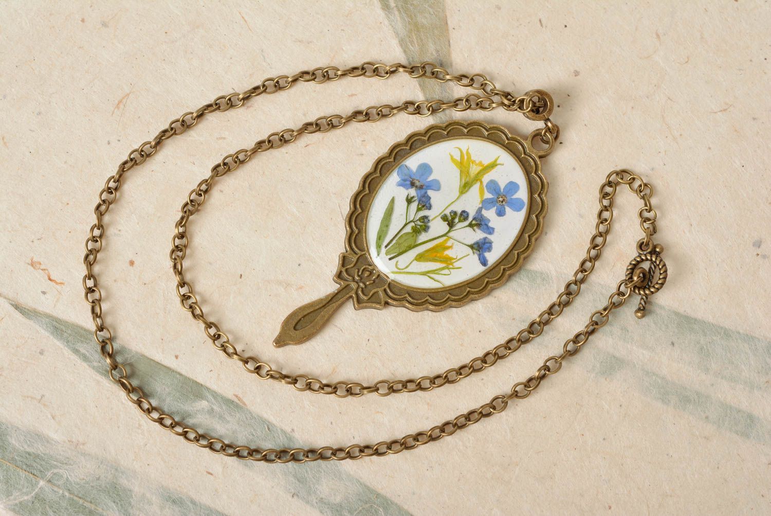 Handmade vintage oval neck pendant with dried flowers coated with epoxy photo 1