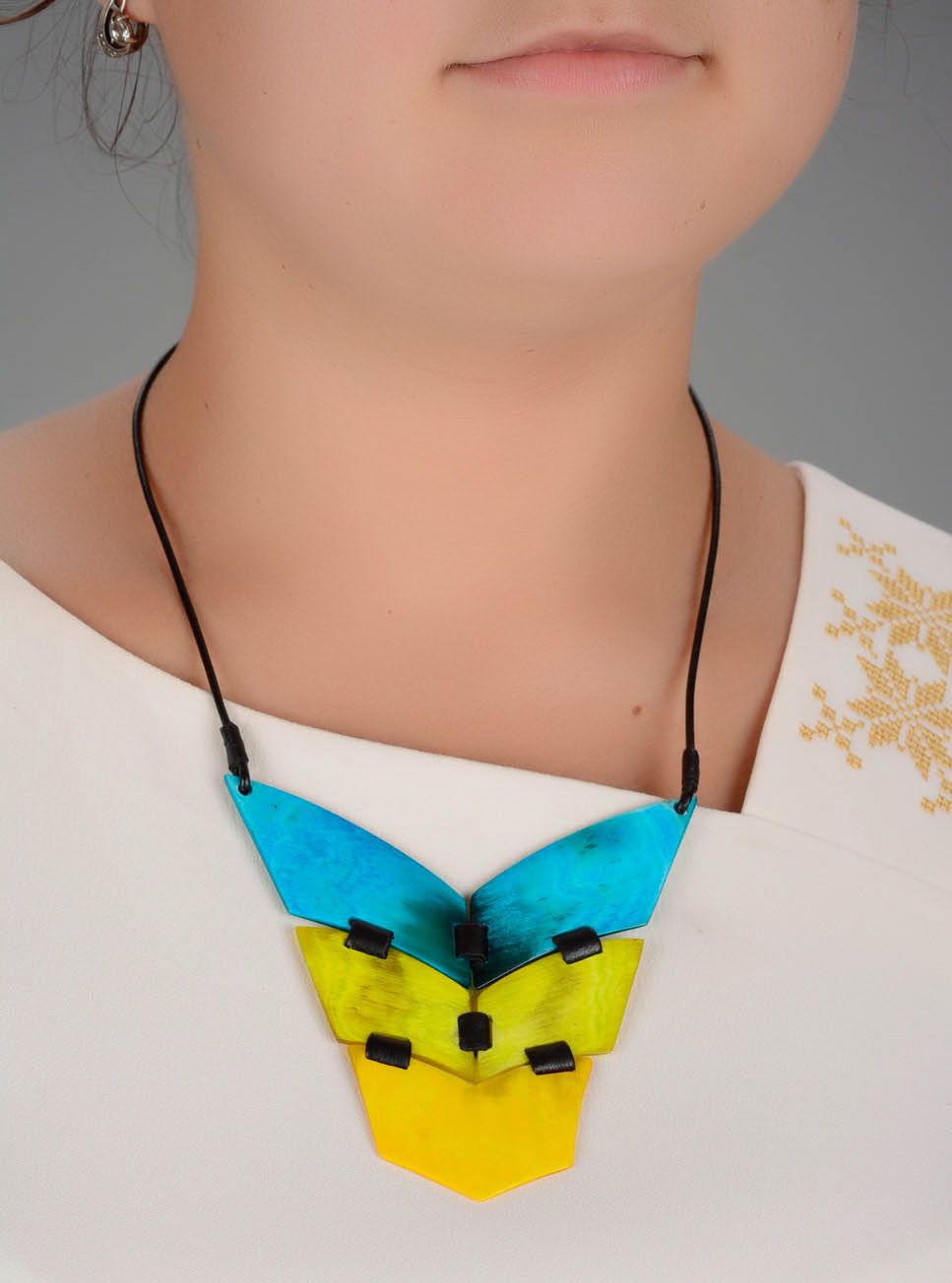 Damen Collier handgemachter Schmuck Damen Halskette Schmuck aus Leder bunt grell foto 4