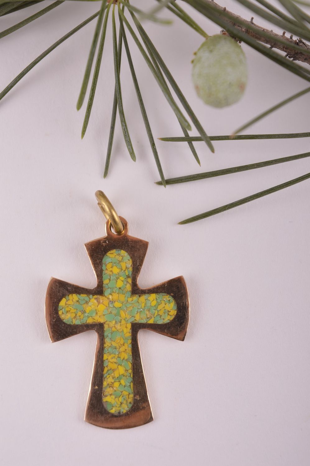 Pendentif croix design Bijou fait main Accessoire religieux original laiton photo 1