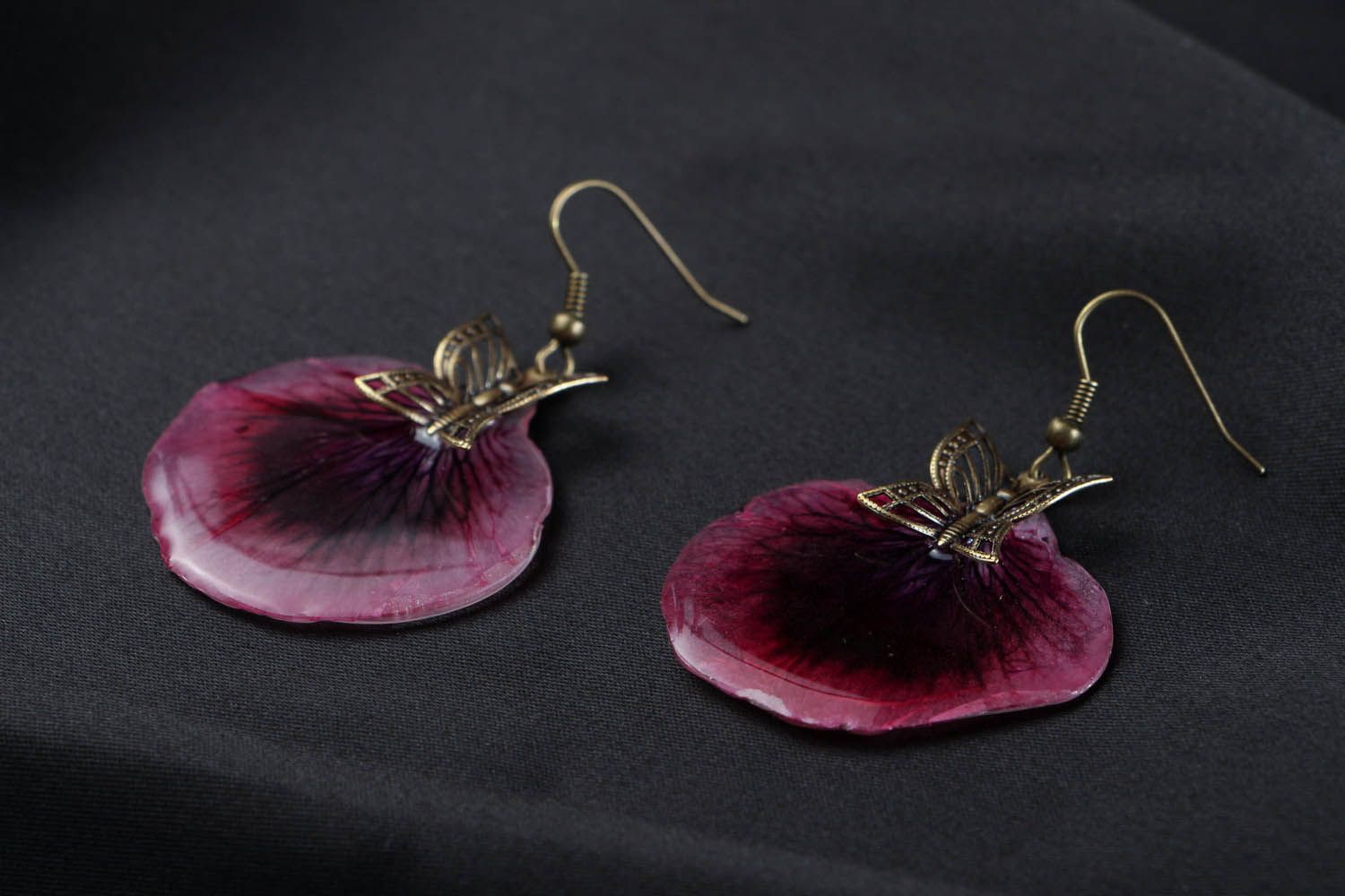 Earrings with Pelargonium petals in epoxy resin photo 2