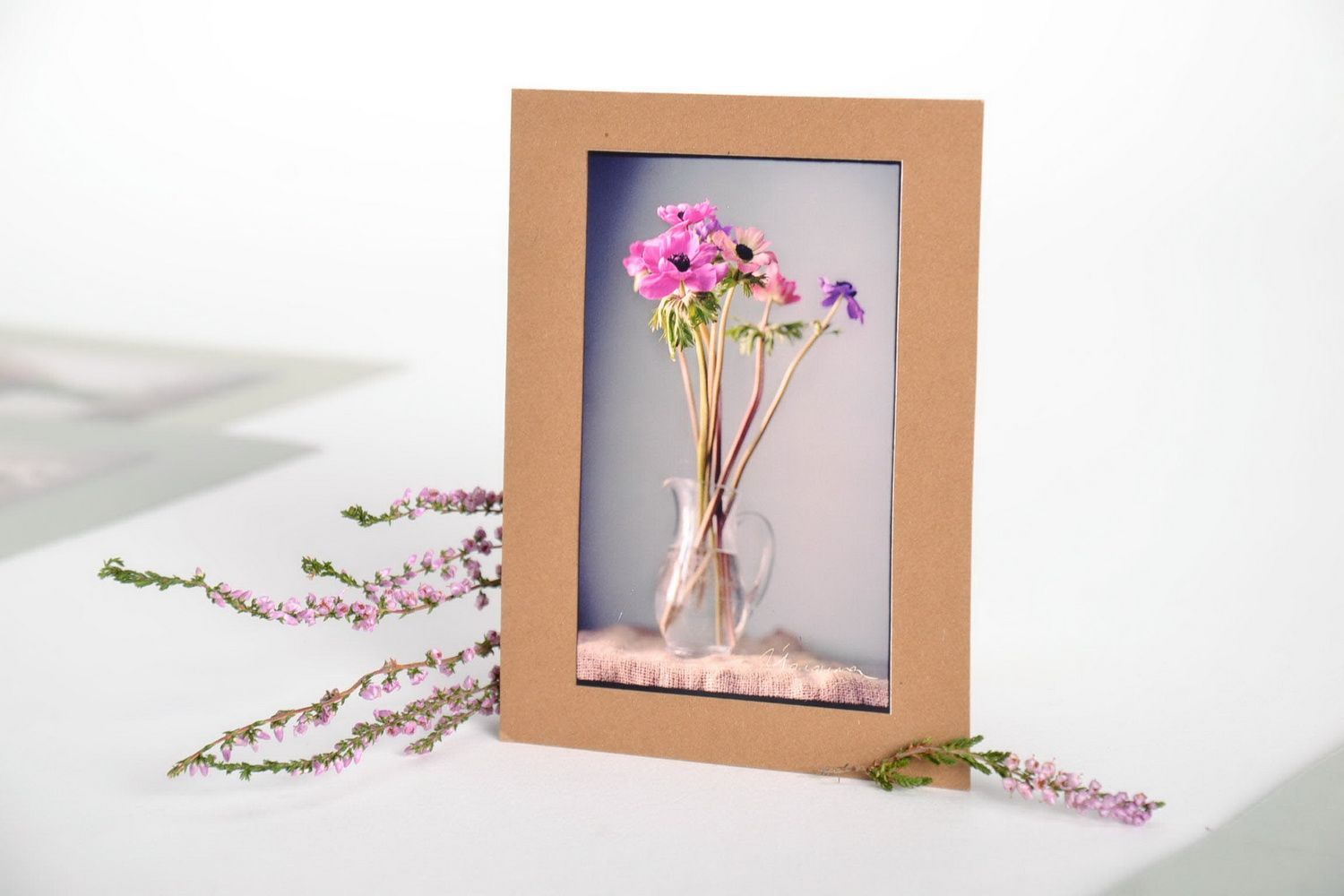 Carte postale faite main avec fleurs photo 1