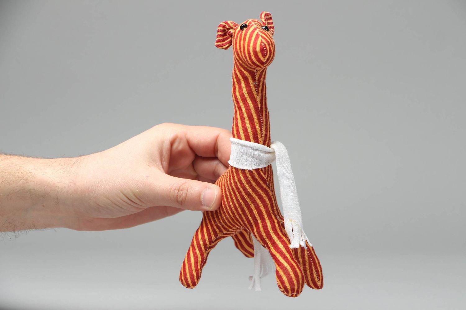 Giraffa carina fatta a mano pupazzo di peluche giocattolo simpatico da bambini foto 4