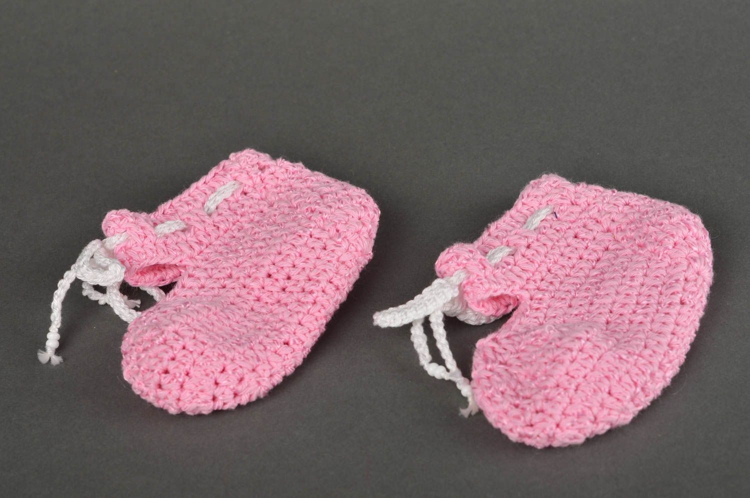 Chaussons de bébé au crochet faits main originaux roses Chaussures pour bébé photo 1