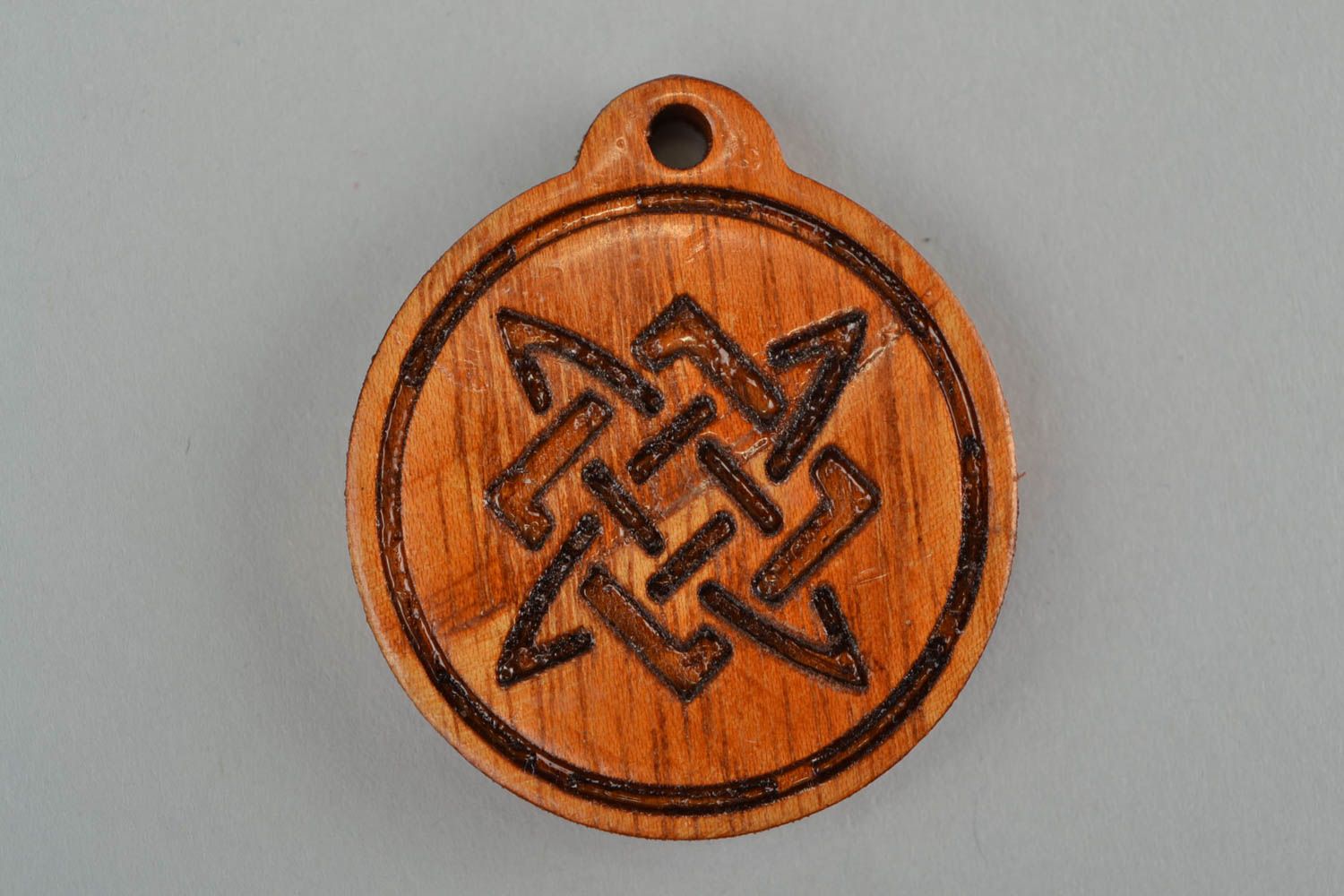 Славянский кулон оберег из дерева ручной работы круглый оригинальный Звезда Лады фото 3