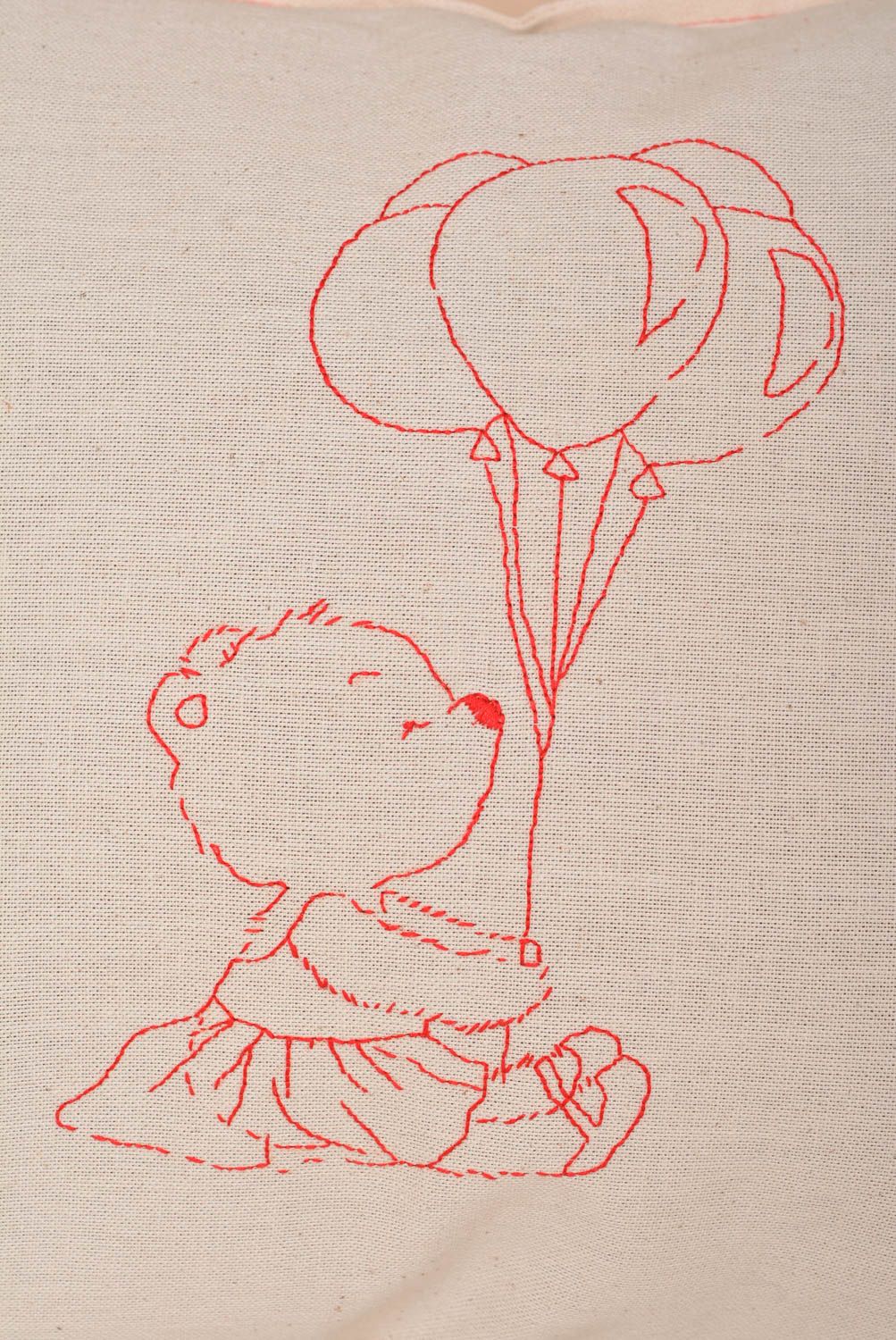 Bestickter Kissenbezug aus Leinen beige handgemacht Bärchen mit Luftballons  foto 3