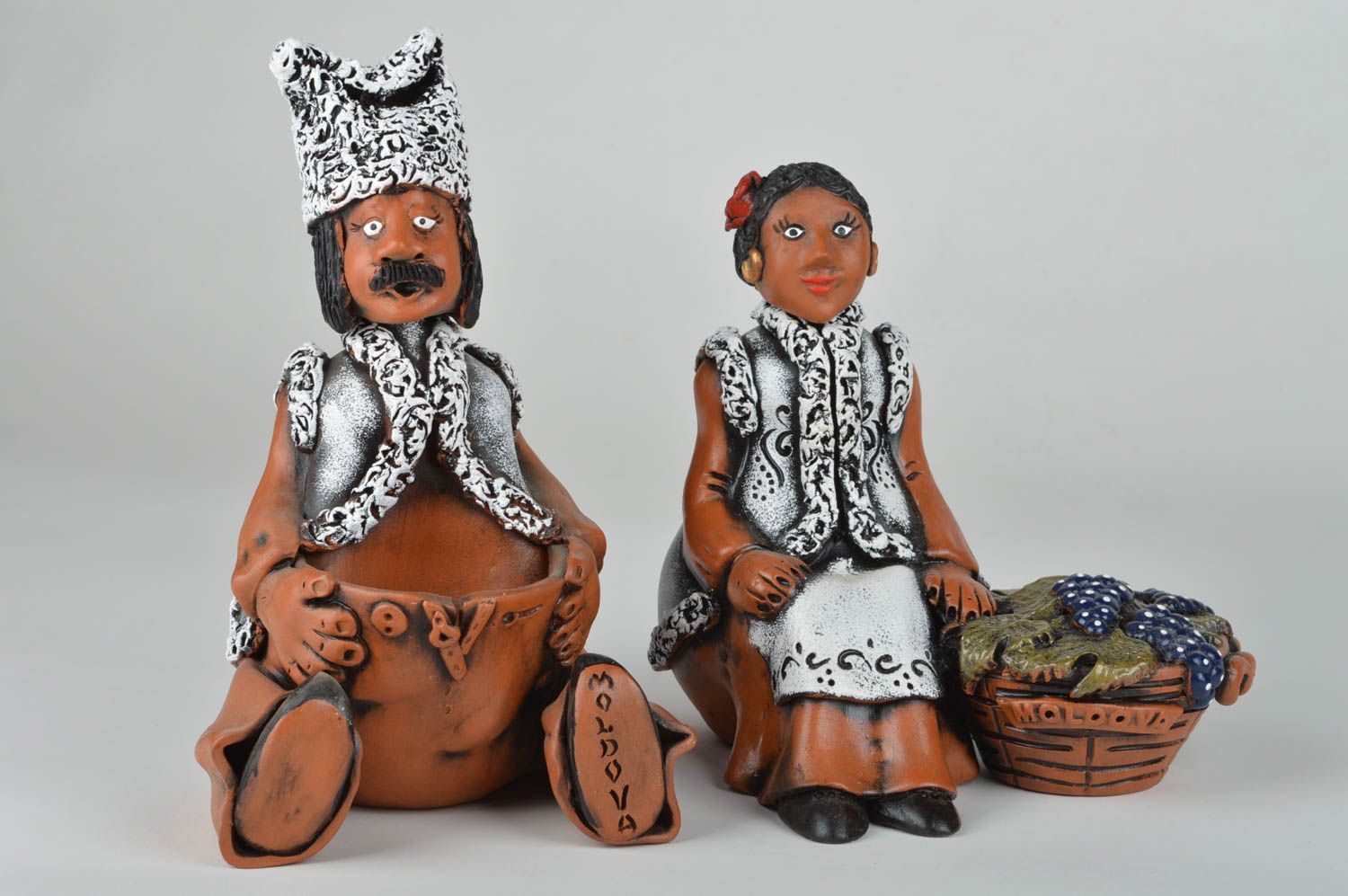 Набор декоративных статуэток из красной глины ручной работы Хозяин и Хозяюшка фото 5