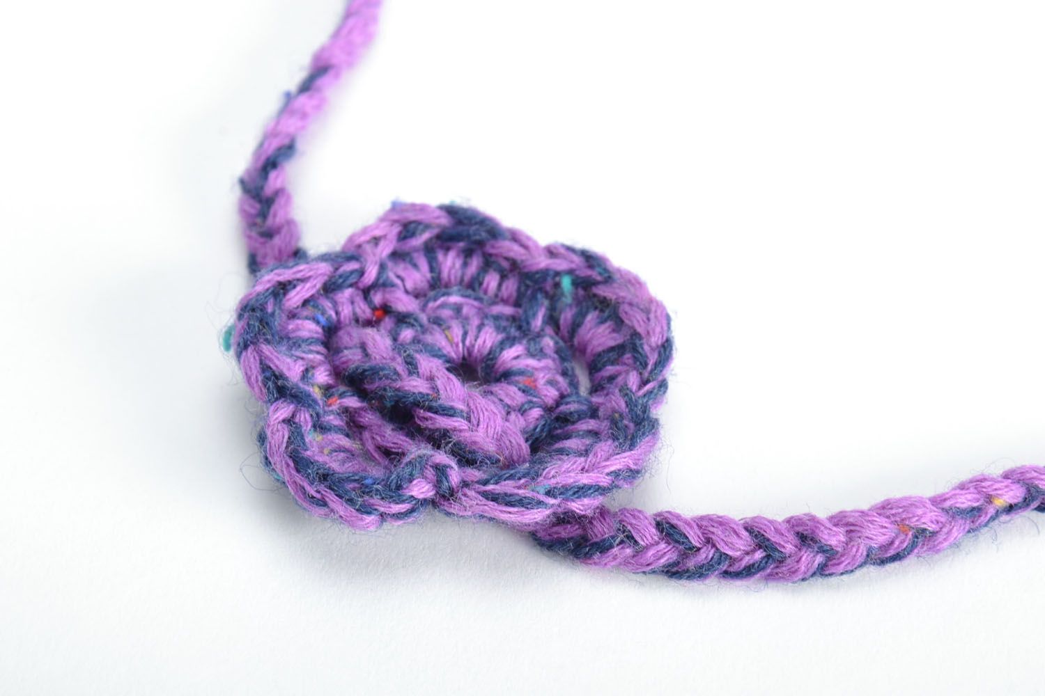 Collier tricoté violet fait main  photo 3