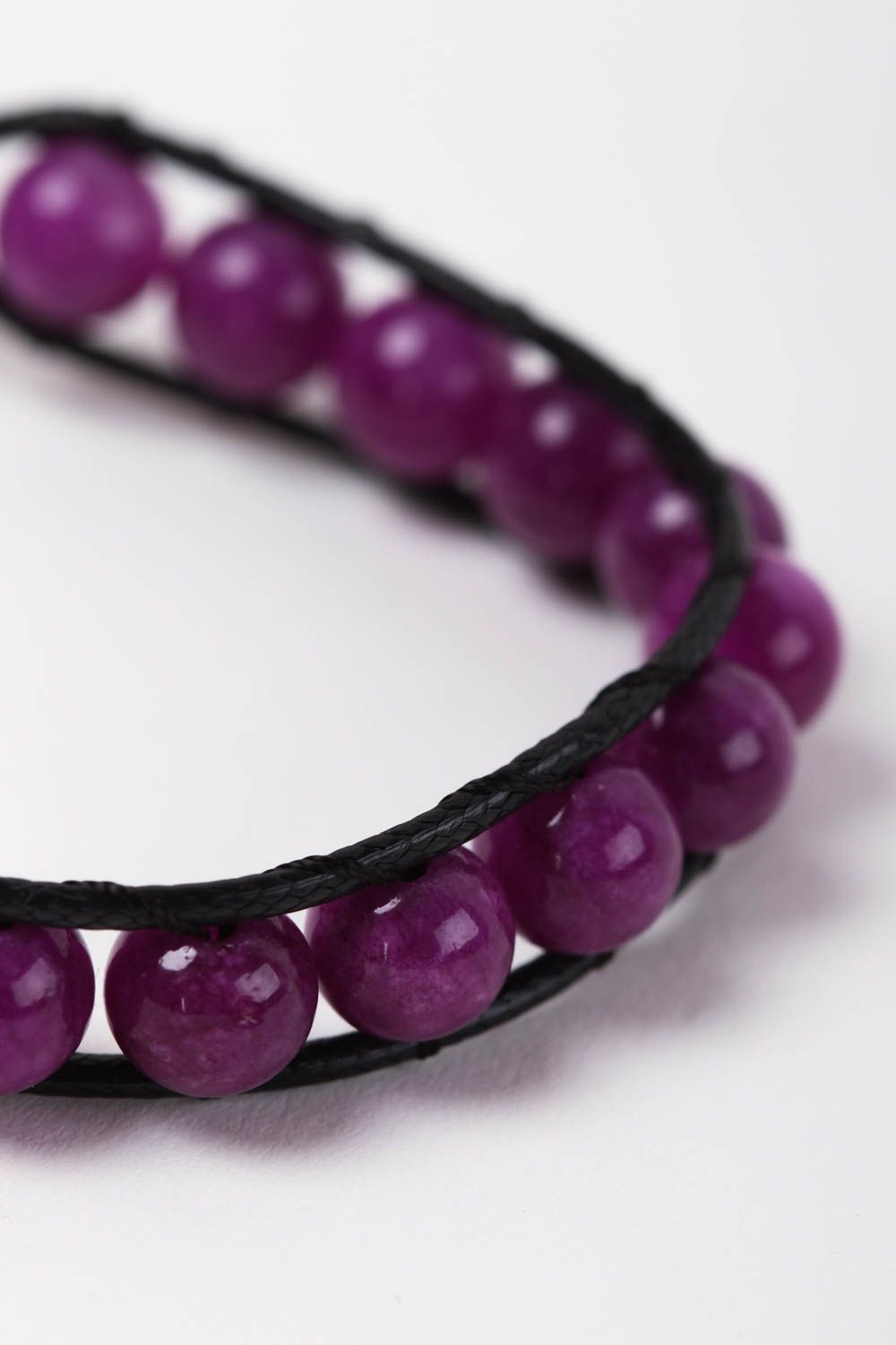 Фиолетовый браслет из камней ручной работы браслет из бусин авторская бижутерия фото 5