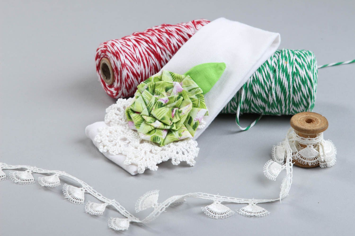 Handmade breites Haarband handgemachter Schmuck Haarband mit Blumen schön  foto 1