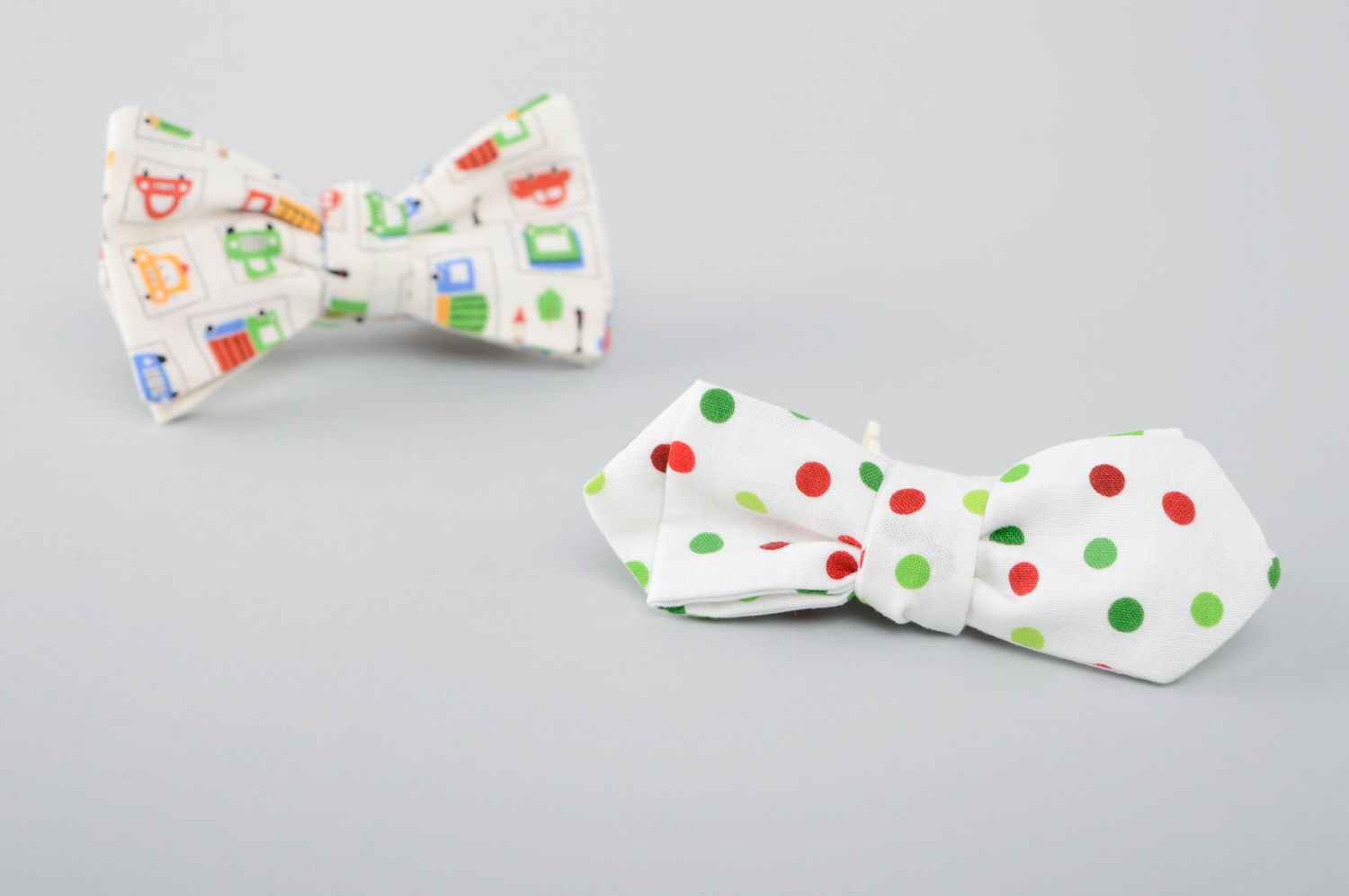 Handmade designer fabric bow tie of white color with polka dot print photo 4