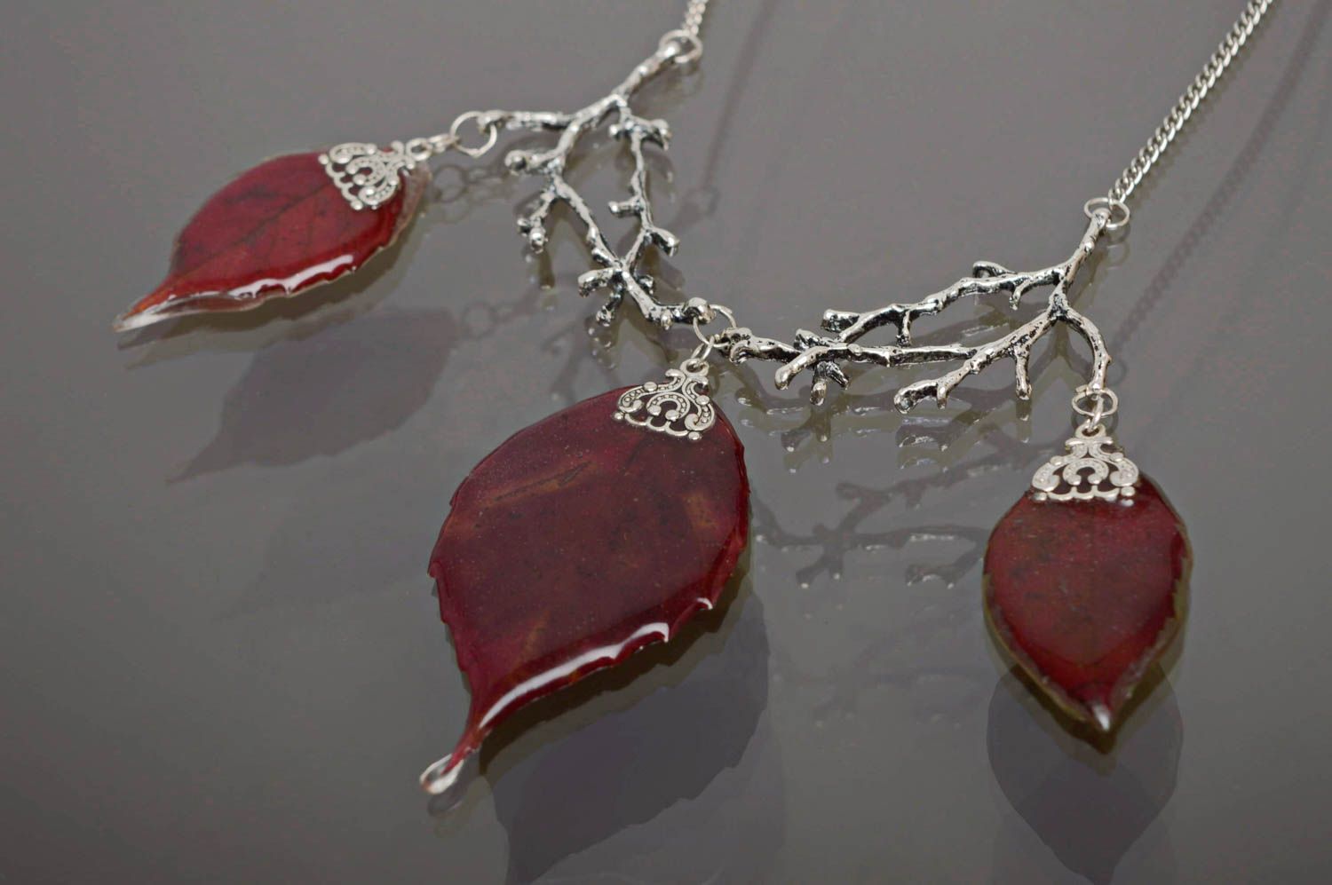 Epoxy necklace with real leaves photo 1
