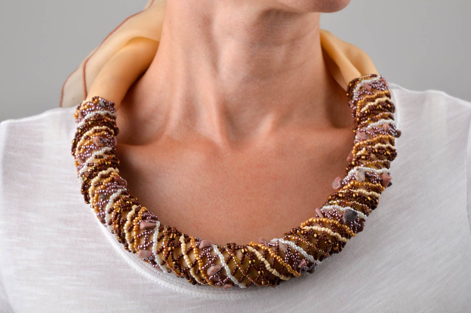 Collier original Bijou fait main textile perles de rocaille Cadeau femme photo 1