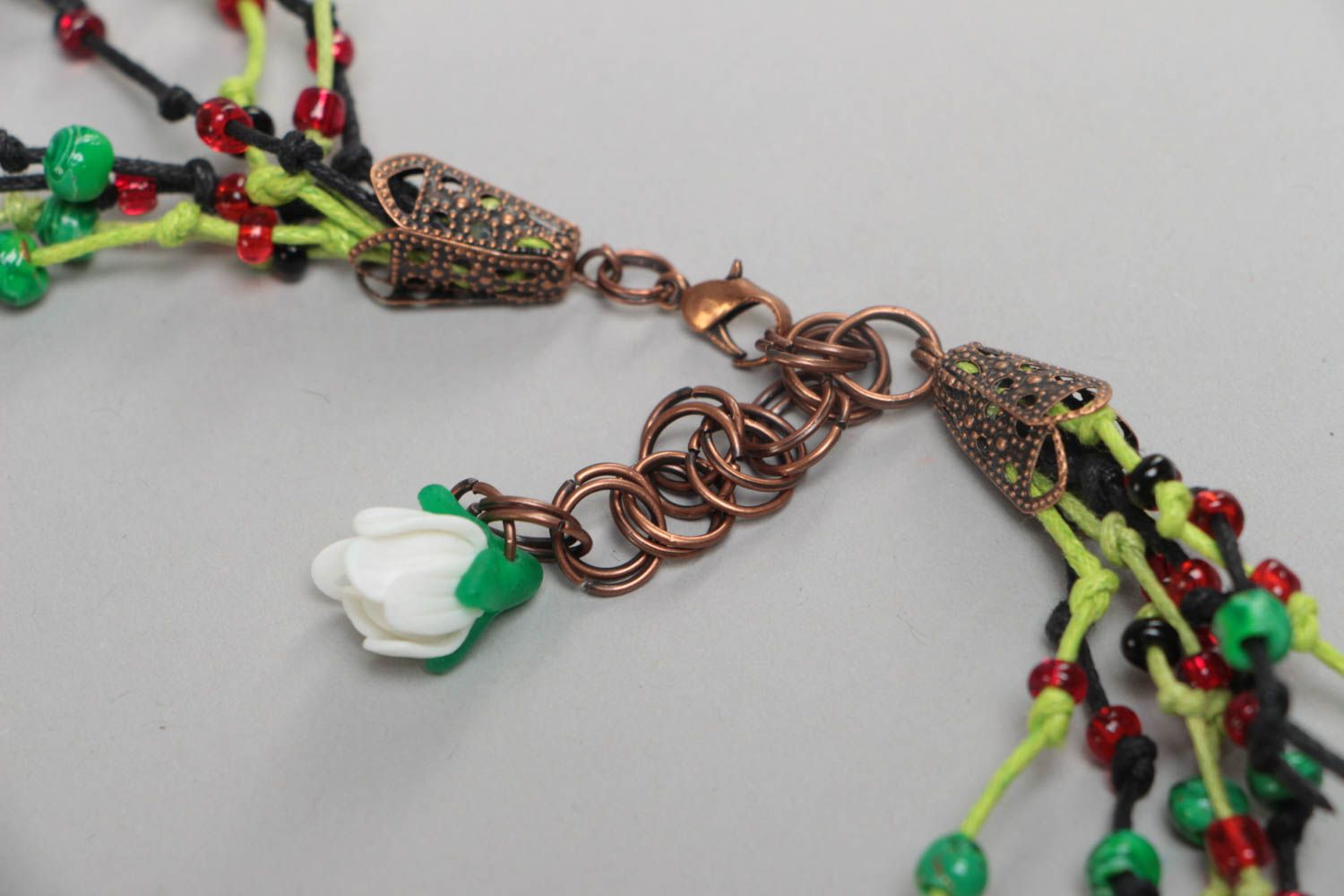 Ожерелье из полимерной глины с полевыми цветами васильками и ромашками хэнд мэйд фото 4