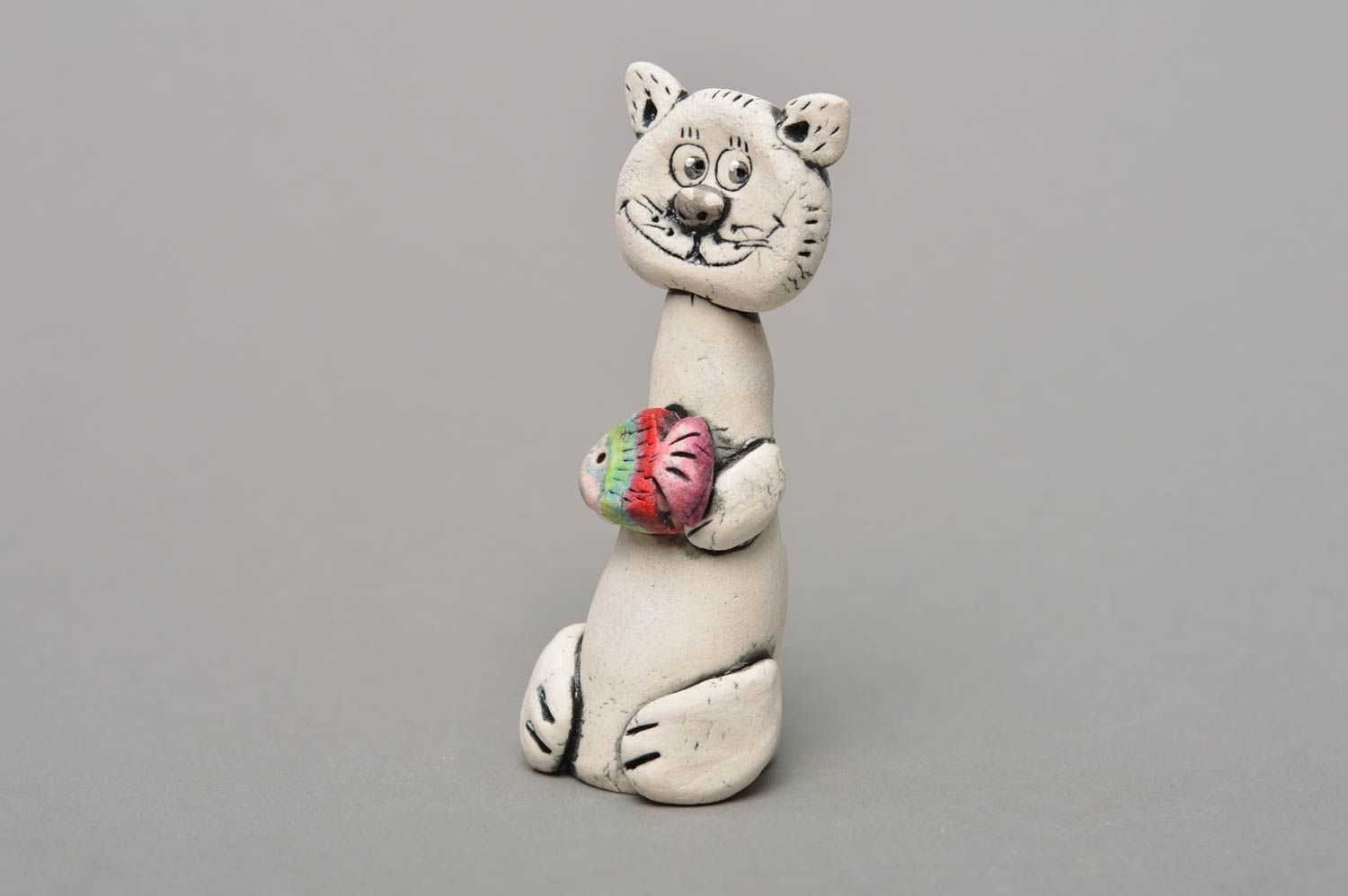 Petite figurine en céramique faite main peinte décorative chat avec poisson photo 1