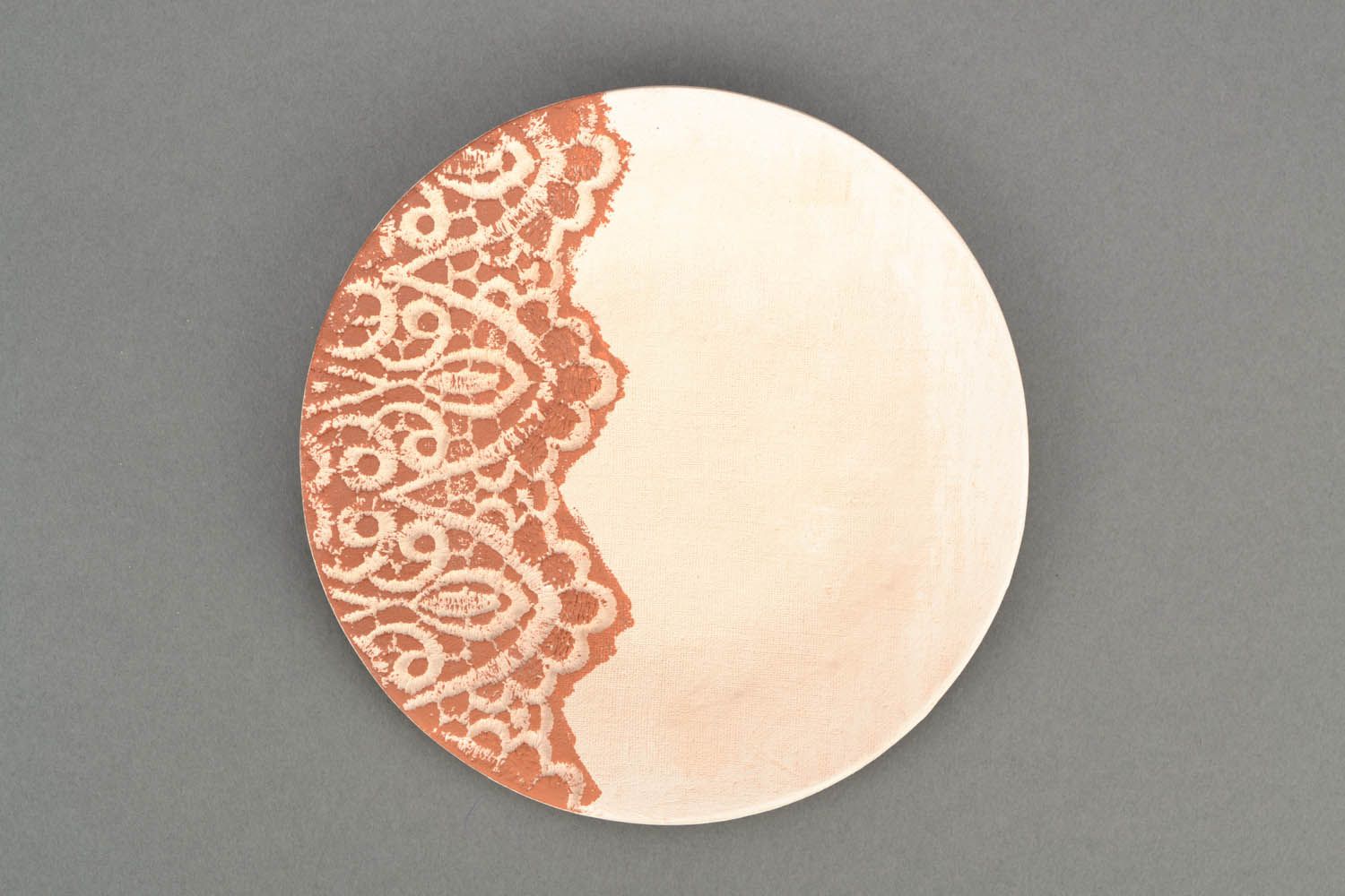 Dekorativer Teller aus Keramik foto 5