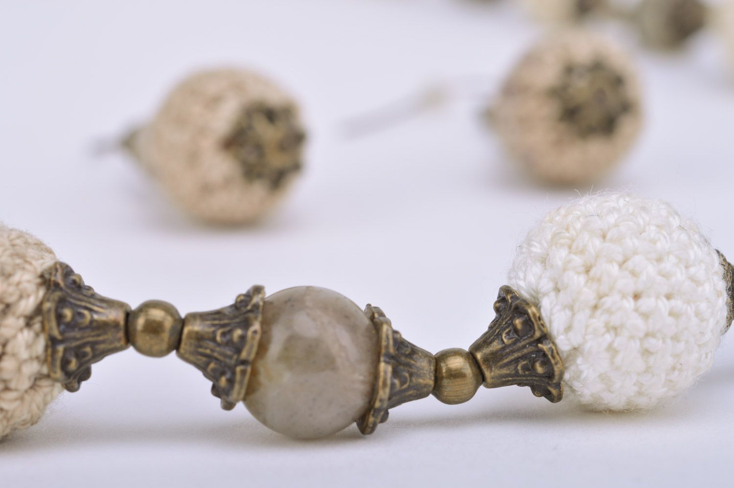 Collier gris et boucles d'oreilles en perles fantaisie textiles faits main femme photo 4