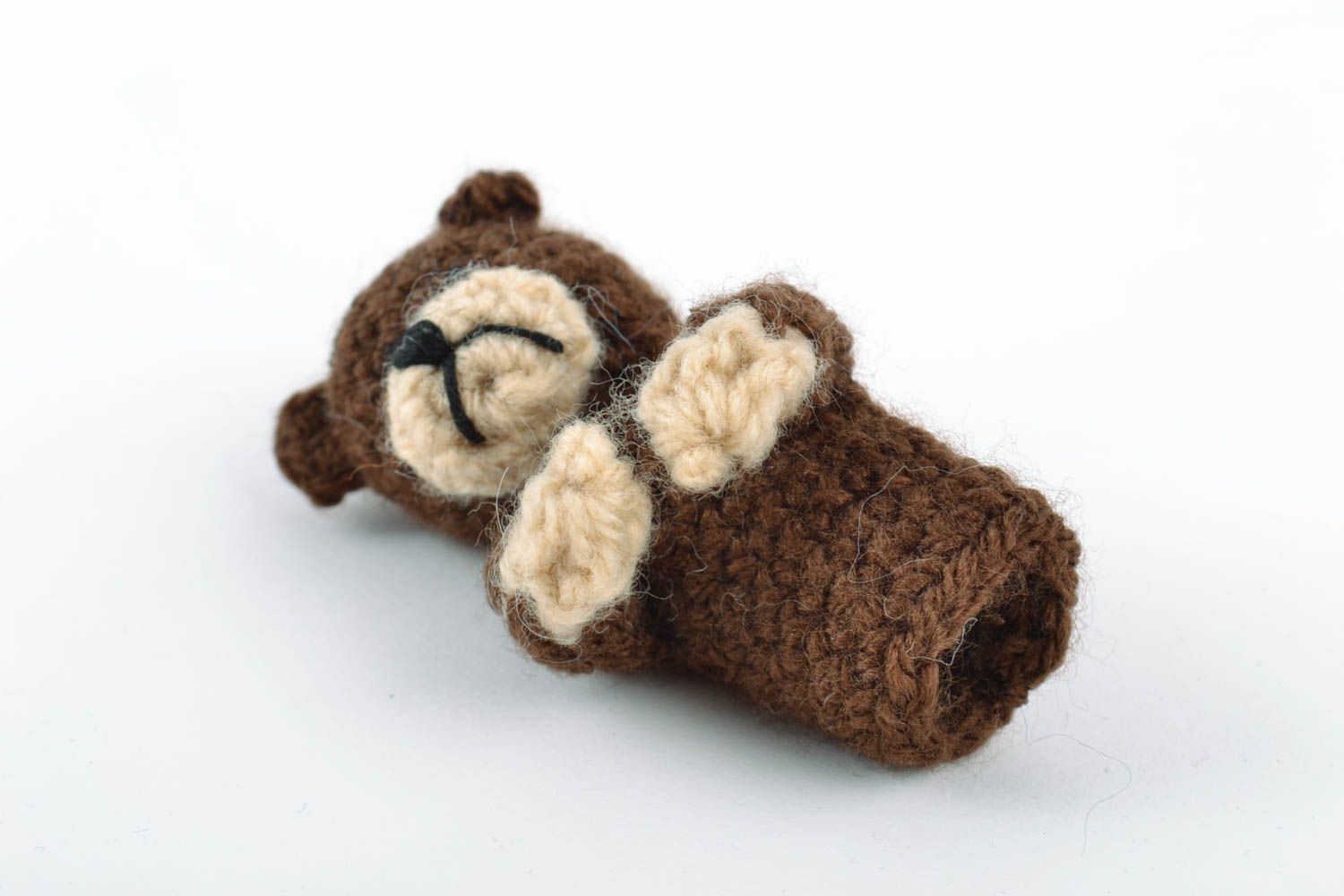 Marionnette à doigts ourson brun tricotée théâtre pour enfant faite main  photo 4