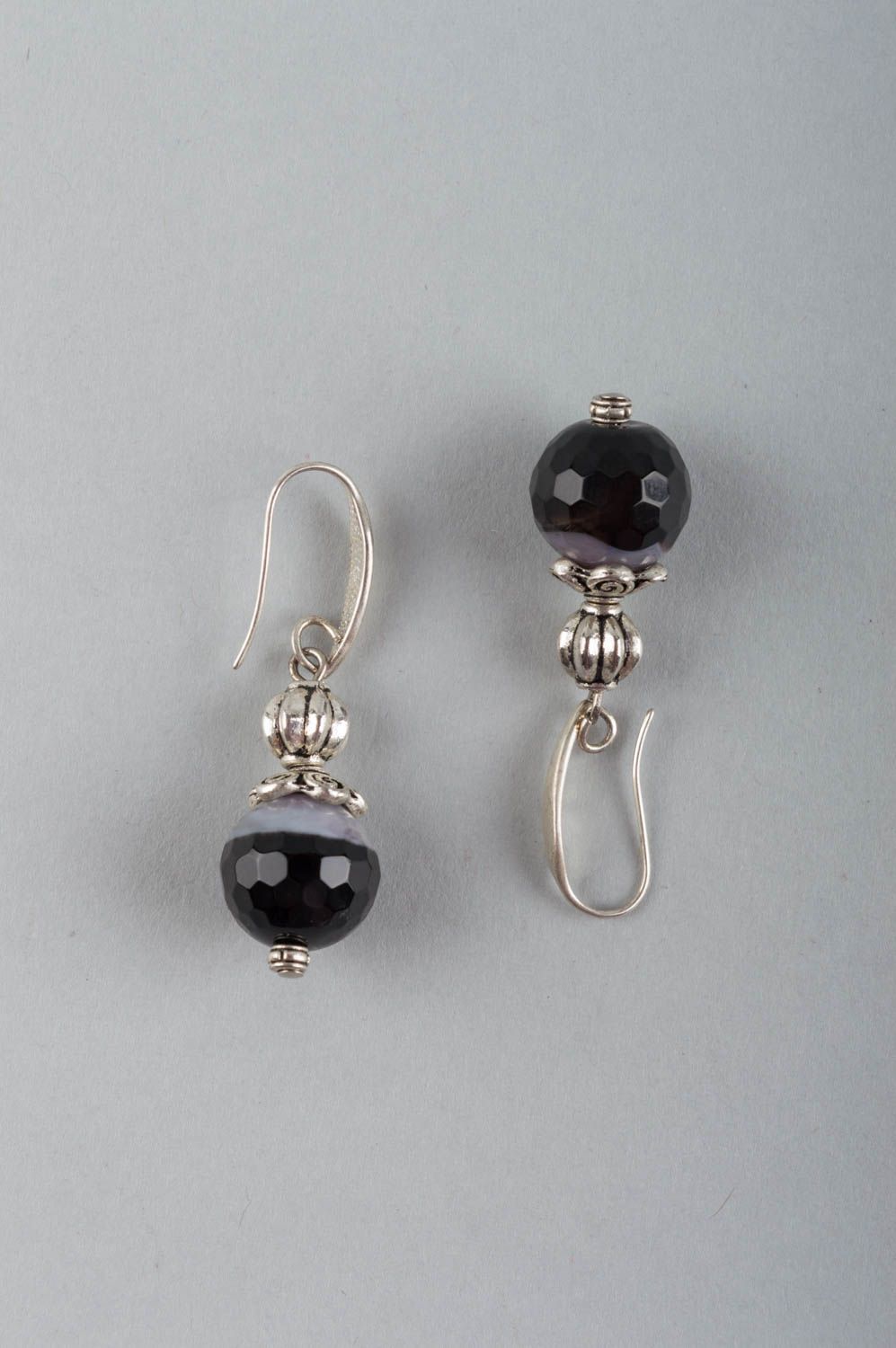 Beautiful designer elegant black handmade earrings made of agate and brass photo 2