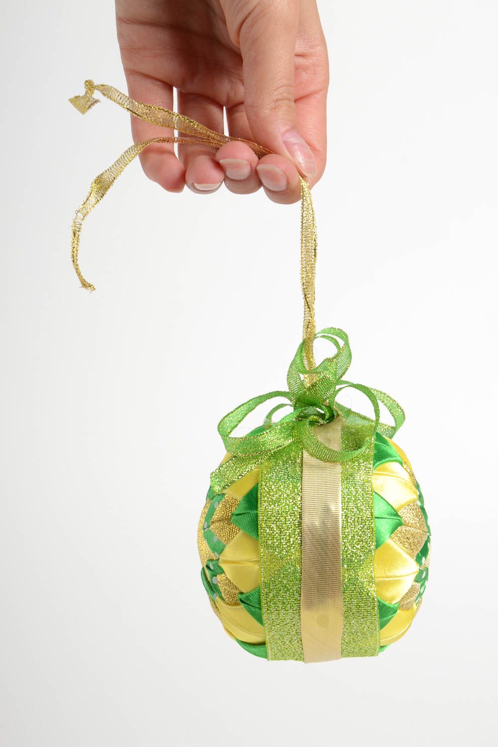 Елочная игрушка ручной работы украшение к Новому году зеленый елочный шар фото 2