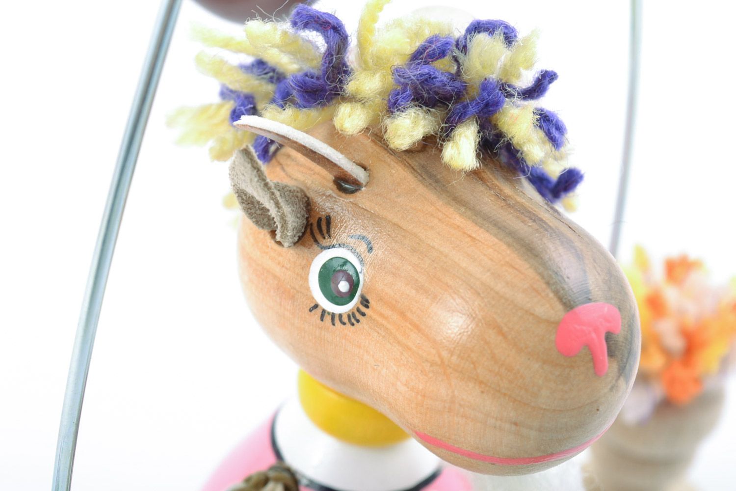 Деревянная эко игрушка козлик на качелях смешной с рописью подарок ручной работы фото 4