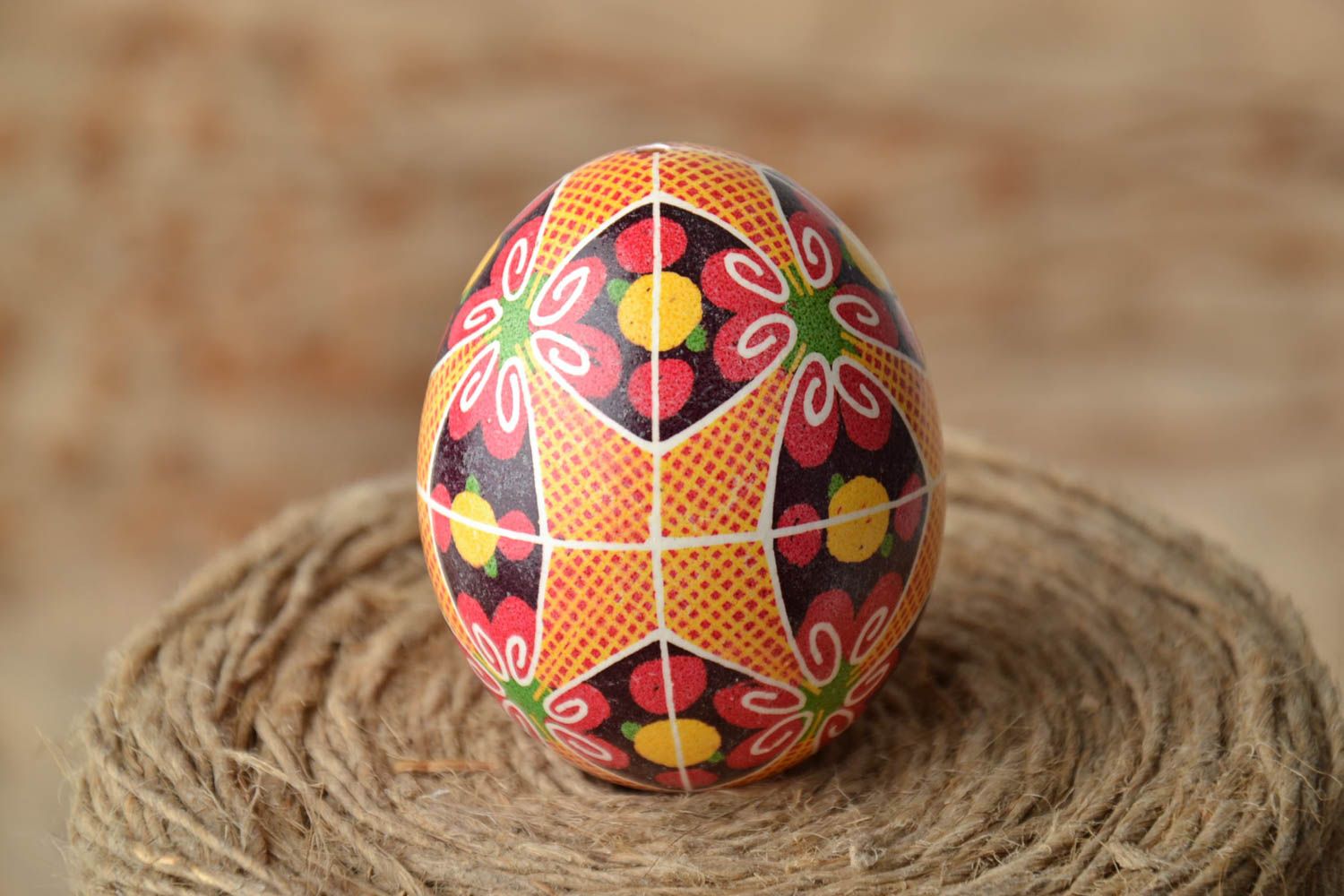 Huevo de Pascua pintado a mano  foto 1